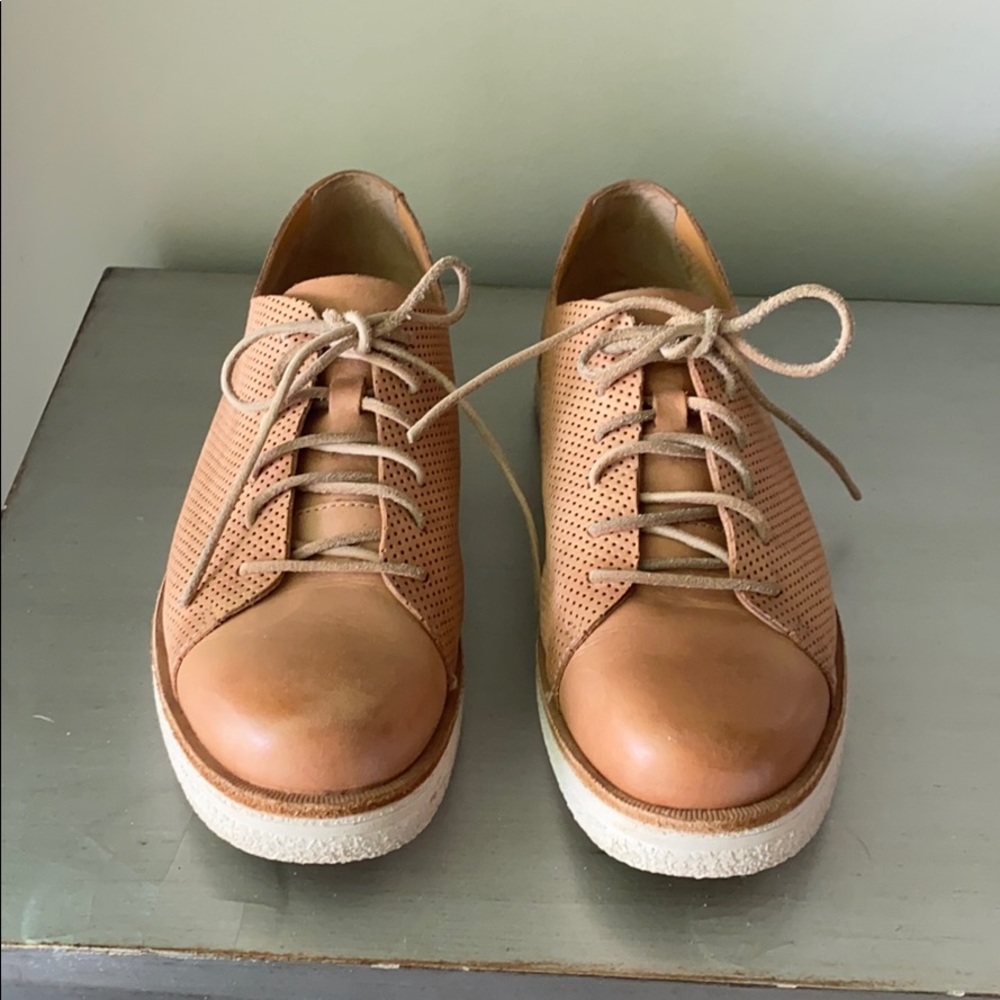 Korks causal shoe